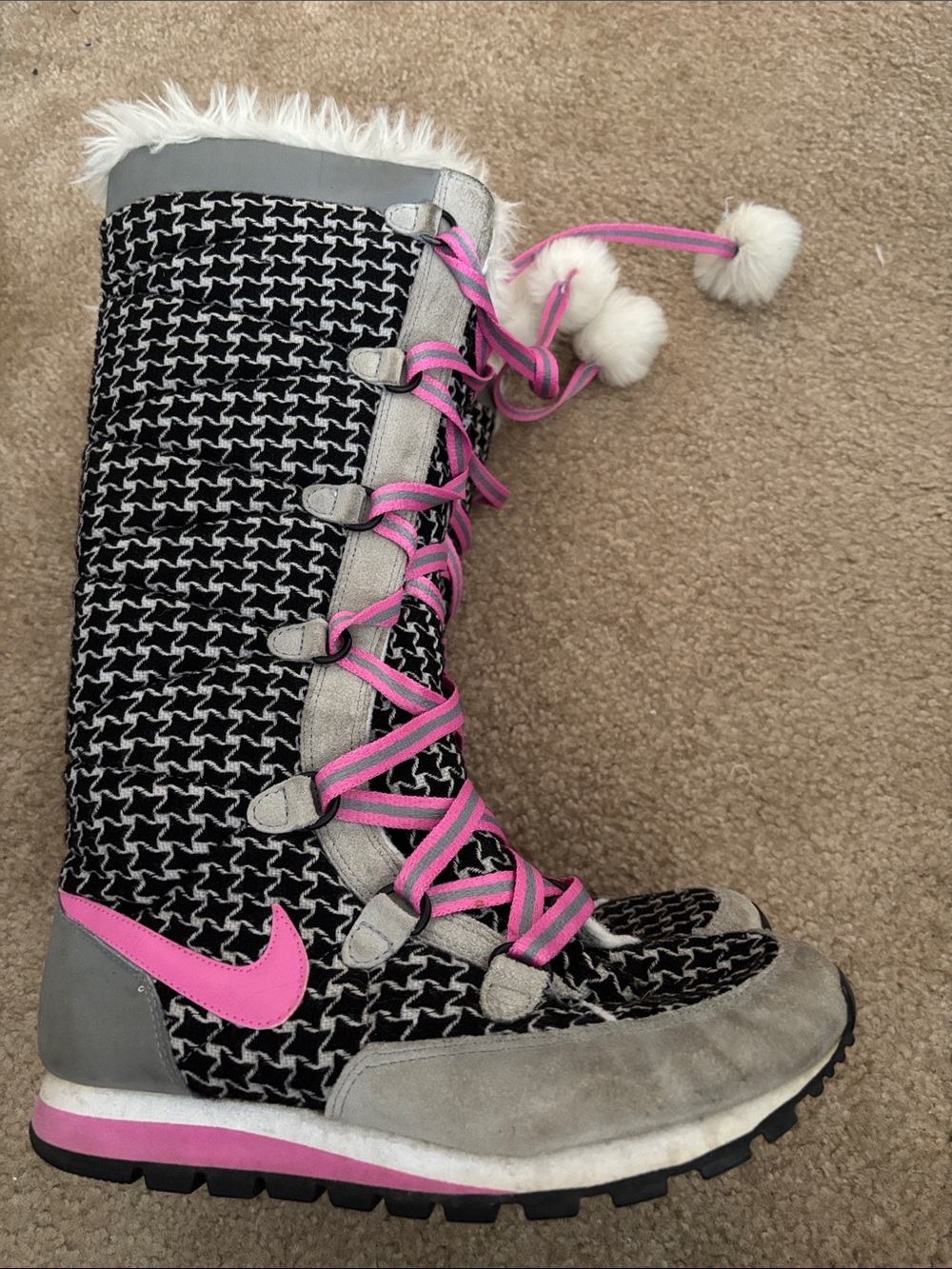 Nike women’s snow boots size 6.5